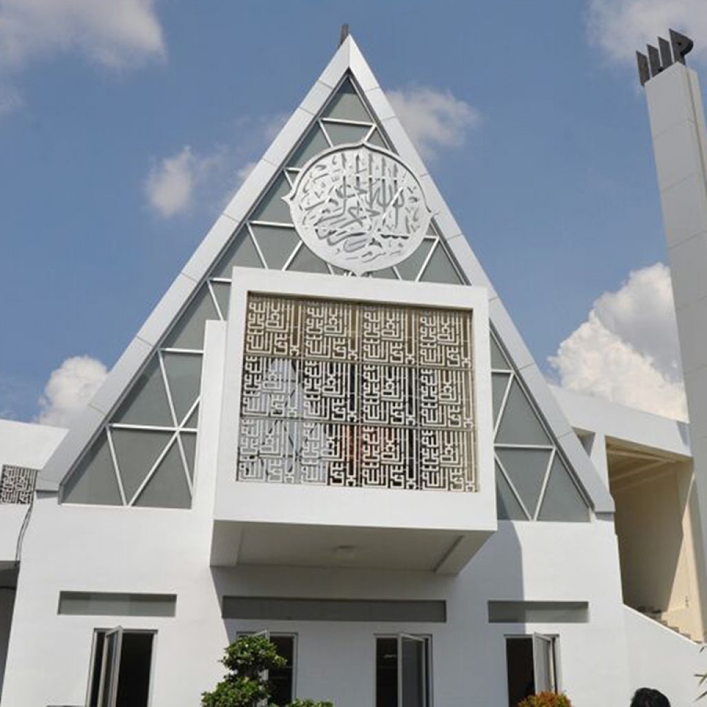 Mengintip Masjid Segitiga Khas Arsitektur Eropa Karya Ridwan Kamil